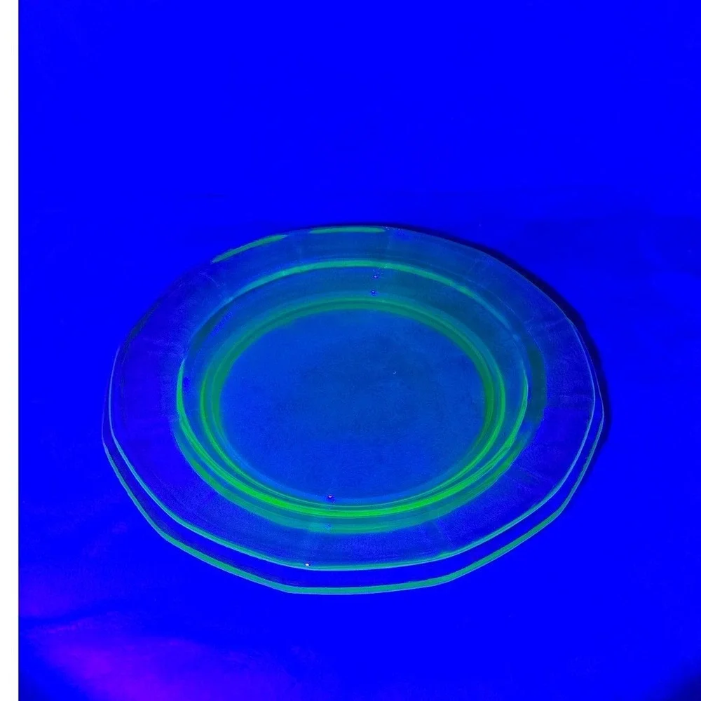 Vintage Fostoria Fairfax No 2375 Green Uranium Glass‎ Salad Plates (2) UV Glow